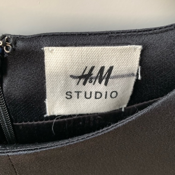 Ruffle Sleeve Black Dress - H&M Studio Collection - Picture 5 of 5